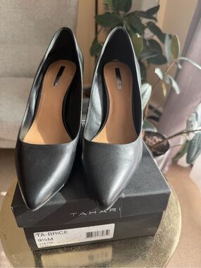 Tahari Black Pointed-Toe Leather Pumps